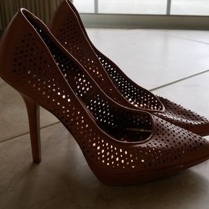 Cut out pointy toe pumps